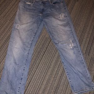 Size 29 Levi’s boyfriend jeans